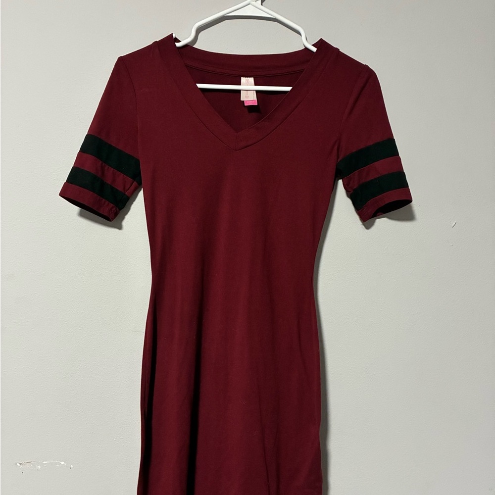 No Boundaries Burgundy Midi V‑Neck Dress with Black Sleeve Stripes